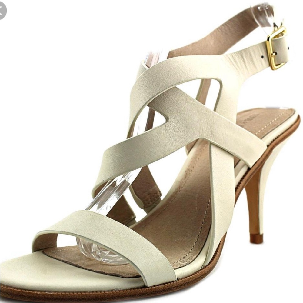 Pour La Victoire Women's Maura Sandal, Cream Size 6.5M